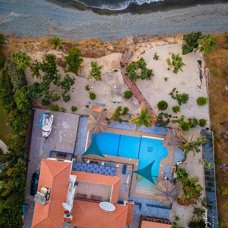 Astrofegia Beachfront Villa Помос Екстер'єр фото
