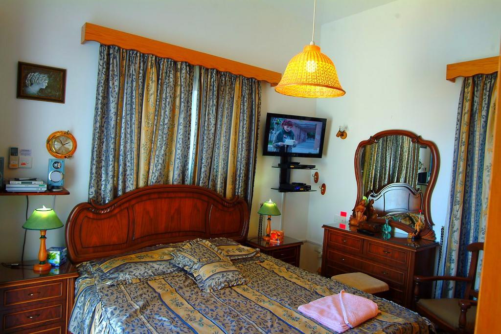 Astrofegia Beachfront Villa Помос Номер фото