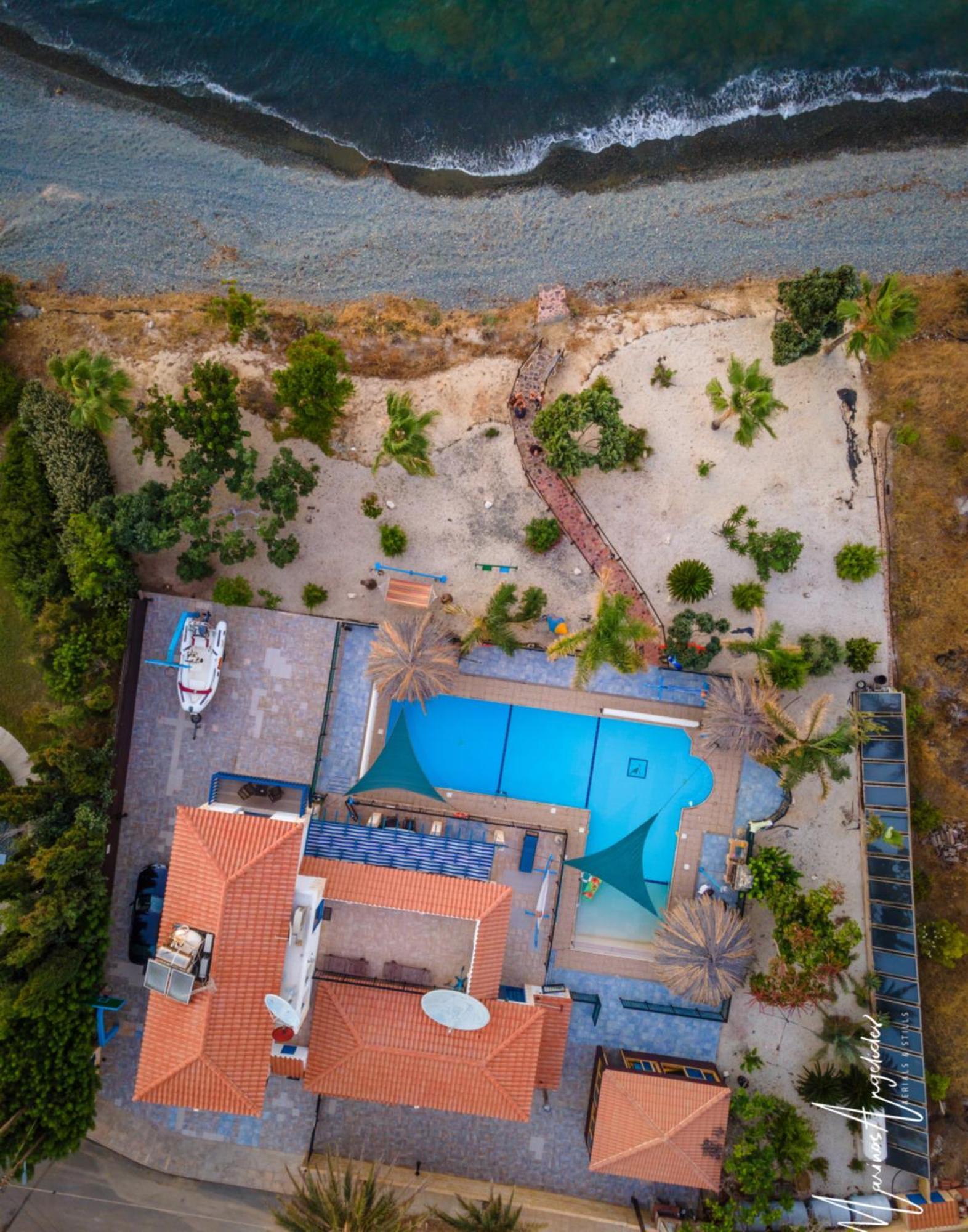 Astrofegia Beachfront Villa Помос Екстер'єр фото