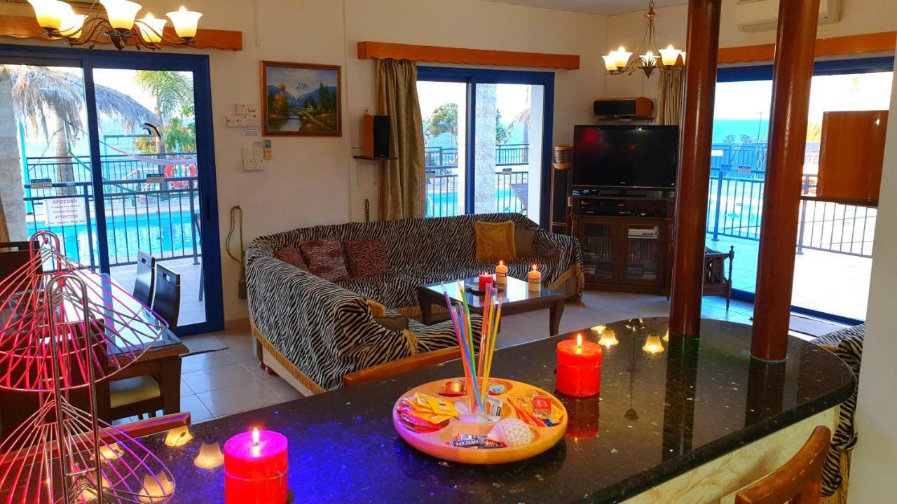 Astrofegia Beachfront Villa Помос Екстер'єр фото